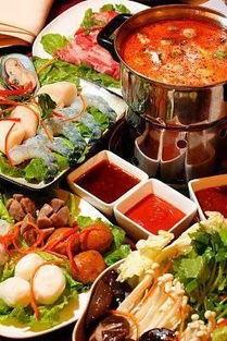 朋友相聚吃瓜,好友欢聚时光