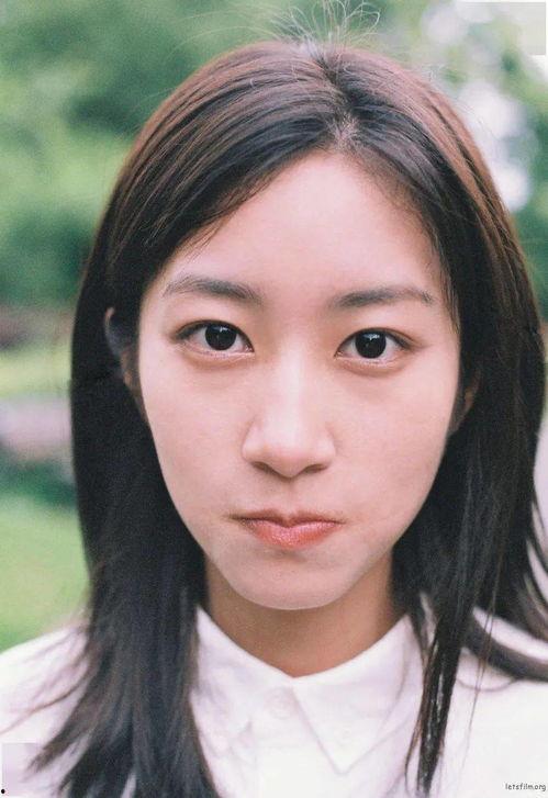 绿色吃瓜女孩是谁,绿色吃瓜女孩的崛起之路