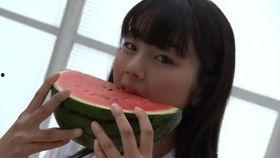 绿色吃瓜女孩是谁,绿色吃瓜女孩的崛起之路