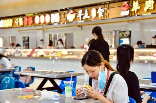 封校吃瓜男女,男女生共度特殊时光