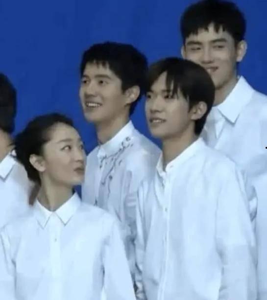 吃瓜眼神训练,揭秘网络热议背后的心理奥秘