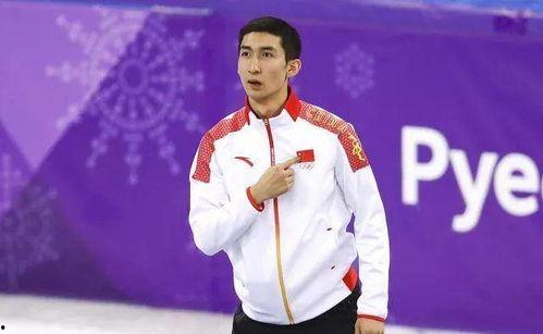 武大靖摘眼镜吃瓜群众,吃瓜群众直呼“太接地气”